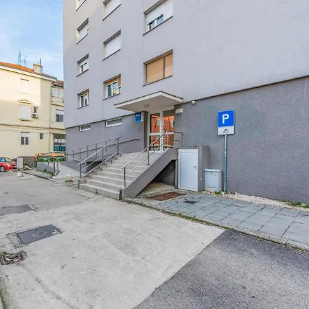 Apartment Nice In With Kitchen Zadar