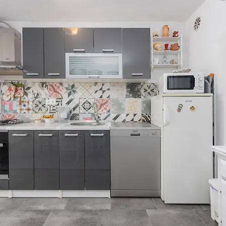 Nice In With Kitchen Apartment