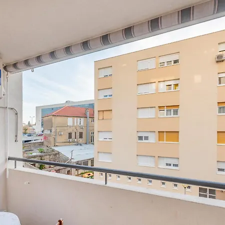 Nice In With Kitchen Apartment *