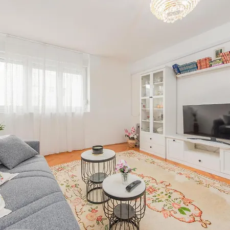 Apartment Nice In With Kitchen Zadar