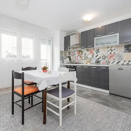 Nice In With Kitchen Apartment Zadar